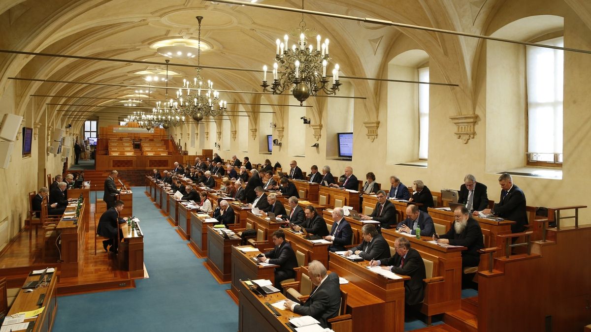 Politologové k Zemanovi: Senát není žádné odkladiště